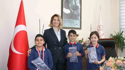 Altıntaş'ta Öğrenciler Ödüllendirildi