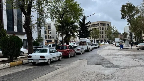 Adıyaman'da Refüjde Araç Park Sorunu