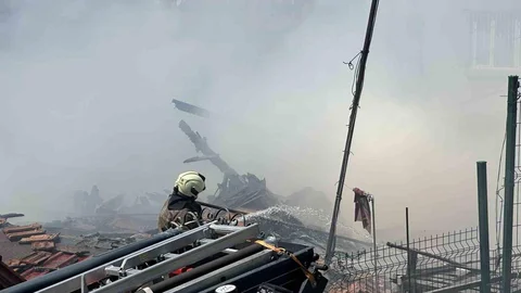 Sarıyer'de Gecekondu Yangını