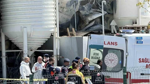 Ankara'da Boya Fabrikasında Yangın