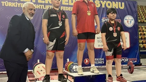 Minik Halterci Taha Toprak'tan Başarı