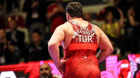 Avrupa Güreş Şampiyonası'nda 3 Türk Güreşçi Yarı Finale Yükseldi