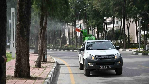 Manisa'da Sineklerle Mücadele Devam Ediyor