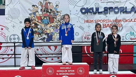 Çayırova'dan Karate Başarısı: 15 Madalya