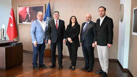 Aydın'da AK Parti Heyeti Başkana Ziyarette Bulundu