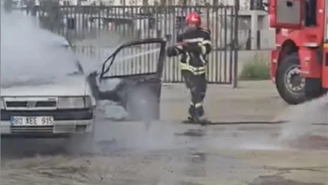 Osmaniye'de Park Halindeki Araç Yandı