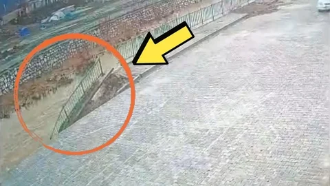 Yüksekova'da İstinat Duvarı Çöktü