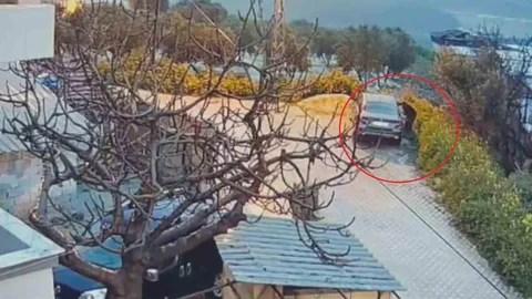 Hatay'da Park Halindeki Araç Kundaklandı