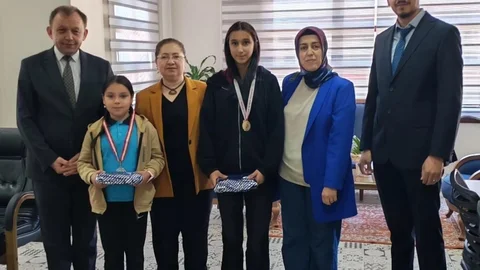 Aydın'da Başarılı Öğrencilere Ödül Verildi