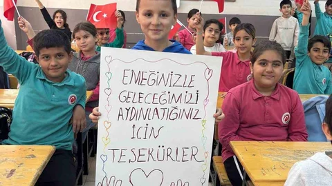 Siirt’te Öğrencilerden Öğretmenlere Destek