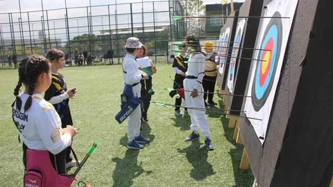 Denizli'de 23 Nisan Okçuluk Yarışması