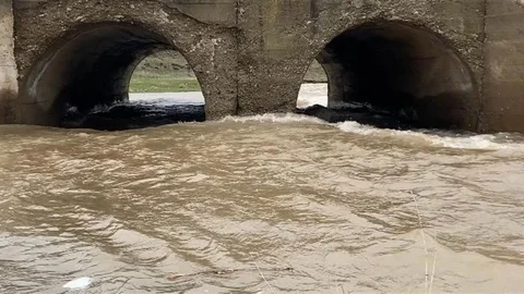Ağrı'da Kar Sularıyla Dereler Coştu