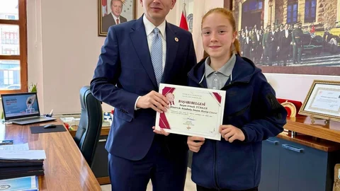 Hisarcık'ta Başarılı Öğrenciye Ödül Verildi