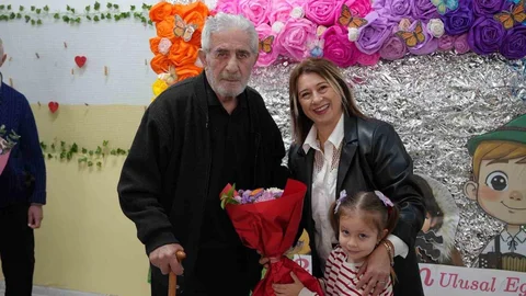 Yaşlılar Minik Öğrencileri Ziyaret Etti