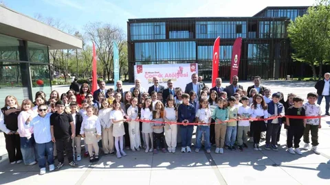 İnegöl'de Minik Sanatçıların Sergisi Açıldı