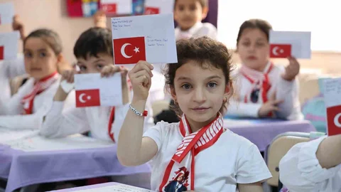 Minik Öğrenciler Askerlere Mektup Yazdı