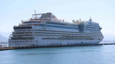 Alanya'ya Lüks Kruvaziyerle 2 Bin Turist Geldi