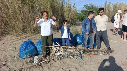 Manavgat'ta Sahil Temizliği Yapıldı