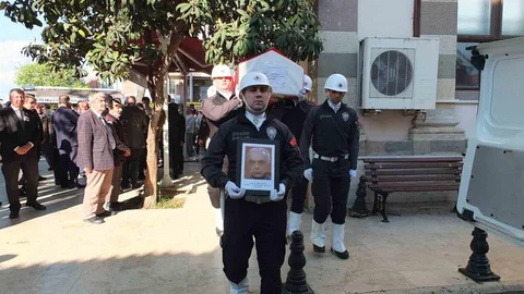 Burhaniye'de Emekli Müdür Defnedildi