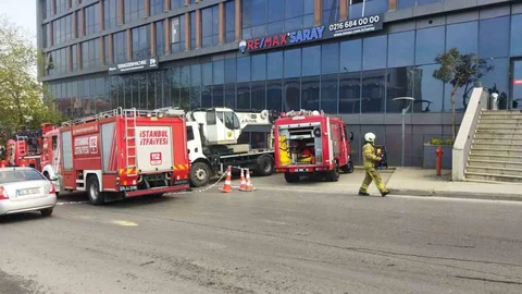 Pendik'te Plaza Yangını Panic Yaratmadı