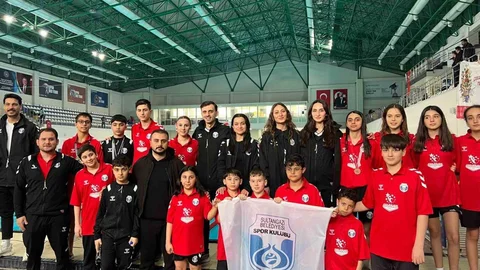 Sultangazi'de Yüzme Başarısı