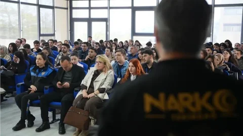 Tekirdağ'da Üniversite Öğrencilerine Narkotik Bilgilendirme
