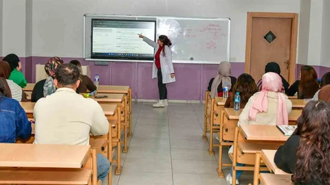 Esenyurt’ta Ücretsiz KPSS ve DGS Kursları Başladı