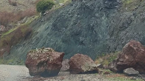 Sincik'te Yağmur Sonrası Kaya Düşmesi