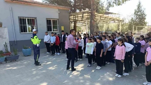 Miniklere Trafik Bilinci Eğitimi Verildi