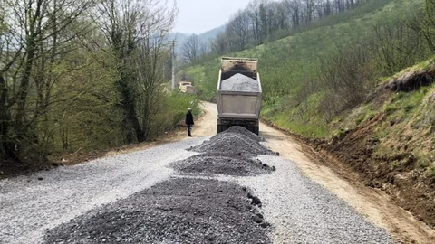 Gümüşova'da Köy Yolları Yenileniyor