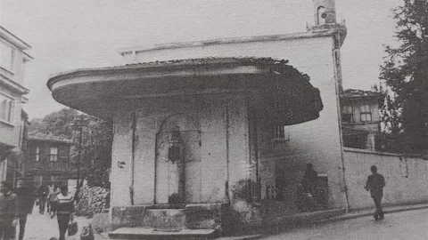 İstanbul'da Tarihi Çeşmenin Restorasyonu Tartışma Yarattı