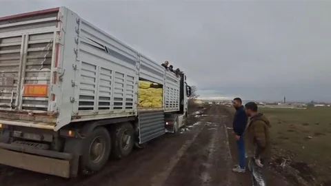 Kars'ta Tır Mahsur Kaldı