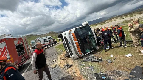 Diyarbakır'da Yolcu Otobüsü Devrildi