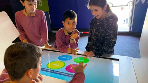 Of ve Hayrat'ta Bilim Tırı Ziyareti