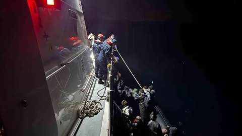 İzmir Urla Açıklarında 21 Kaçak Göçmen Yakalandı