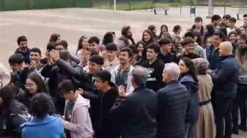 Diyarbakır'da Öğrencilerden Anlamlı Karşılama