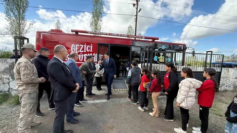 Iğdır'da Gezici Kütüphane Öğrencilerle Buluştu