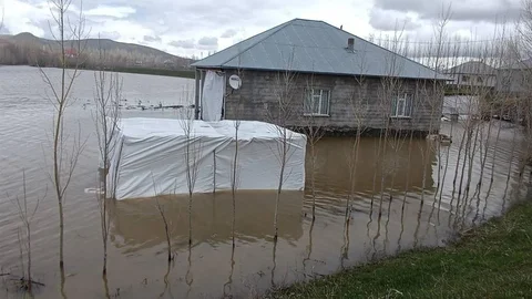 Ağrı'da Sağanak Yağış Sonrası Taşkınlar