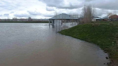 Patnos'ta Sağanak Yağışlar Taşkına Yol Açtı