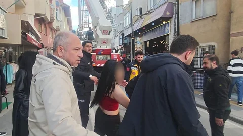 Sivas'ta Alkol Etkisiyle Pencereden Atlama Tehdidi