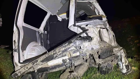 Cizre’de Kamyonet Şarampole Uçtu