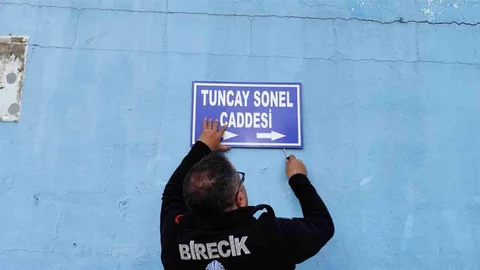 Tuncay Sonel'in İsimleri Caddelerden Kaldırıldı