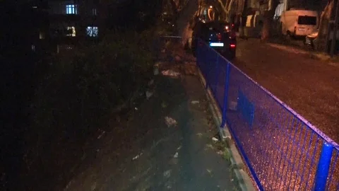Sarıyer'de Çöken Kaldırıma Müdahale Yok