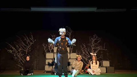 Erzincan'da Çocuklara Tiyatro Gösterisi