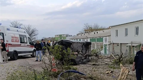 Bandırma'da Takla Atan Araçta Yaralı Var