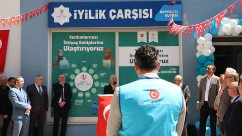 İzmir'de İlk İyilik Çarşısı Açıldı