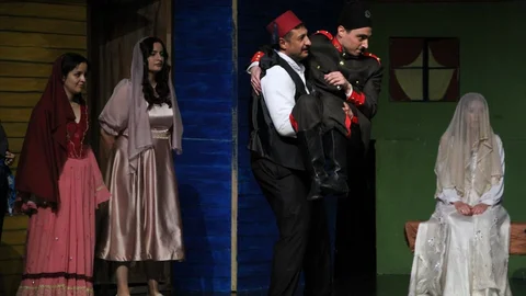 Avukatlar Sahneye Çıktı: Mersin Barosu " Şekerpare"Yi Büyük Alkışla Sahneledi