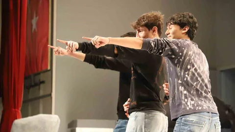 Karabük'te Tiyatro Yarışması Heyecanı