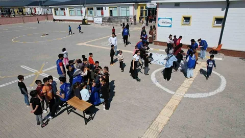 Depremzede Çocuklar Müzikle Morale Kavuşuyor