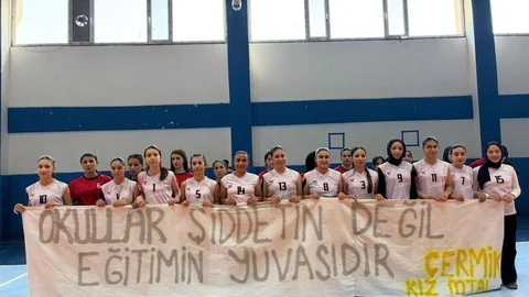 Diyarbakır'da Öğrencilerden Duygusal Pankart